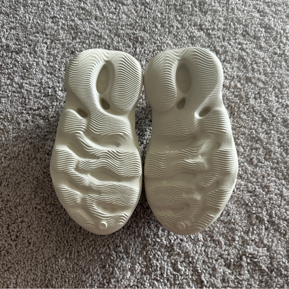 YEEZY Foam RNNR - Picture 5 of 7